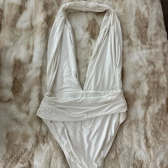 NEW Carmen Marc Valvo Deep Plunge Neckline One Piece Bathing Swim Suit Sz 10 - Picture 2 of 4